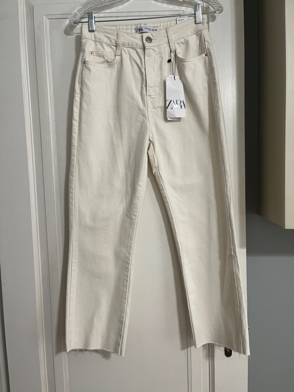 NWT | ZARA Cream Straight-Leg Jeans